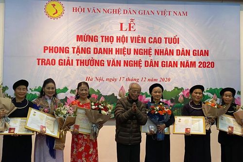 Giải thưởng văn nghệ dân gian vẫn 'đóng cửa' với y học cổ truyền