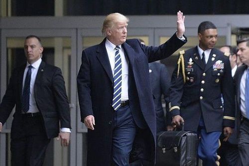 Điều gì xảy ra với vali hạt nhân nếu ông Trump không trao trực tiếp cho ông Biden?