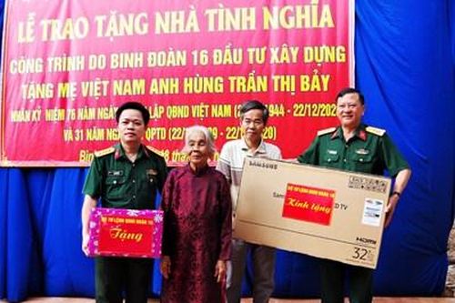 Binh đoàn 16 trao nhà tặng Mẹ Việt Nam anh hùng