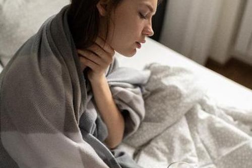 Viêm họng và những lưu ý khi sử dụng thuốc kháng viêm không steroid