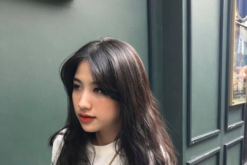 Nữ sinh 10X mới nổi gây sốt bởi vẻ ngoài... quá xuất sắc