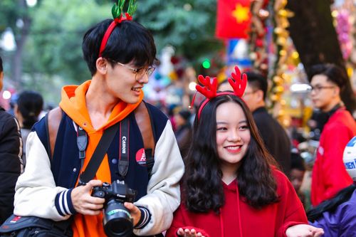 TP.HCM mưa trái mùa cuối năm, trời se lạnh