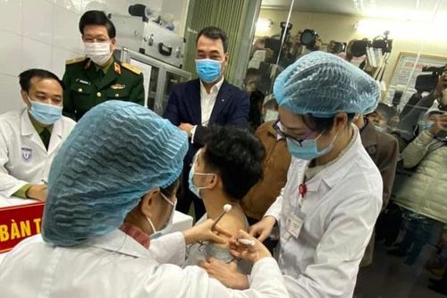 Sau 72 giờ tiêm thử nghiệm vaccine Nanocovax, sức khỏe tình nguyện viên ra sao?