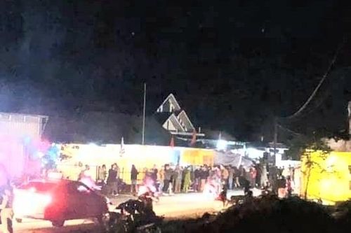 Xe máy đâm bay rào chắn đám tang gây thương vong 5 người