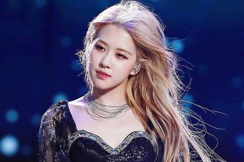 Rosé là nàng thơ mới của YSL Beauty