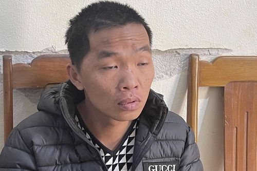 Nghịch tử dùng gậy sắt đánh mẹ vì không cho bán nhà