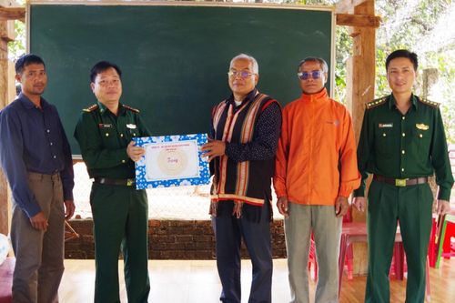 Bộ Chỉ huy Bộ đội Biên phòng tỉnh Gia Lai thăm, chúc mừng Giáng sinh