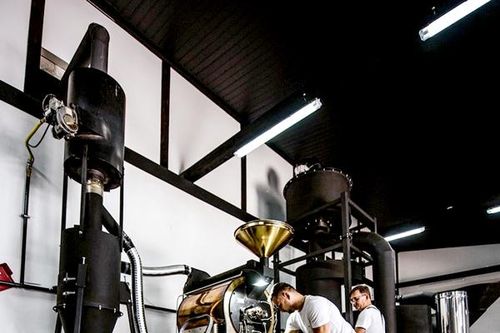 Kinh doanh cà phê phát đạt nhờ máy rang 64 tuổi