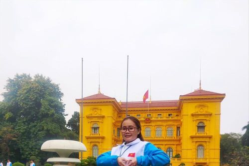 2 tấm gương học sinh, sinh viên vượt khó