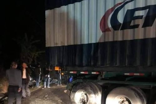 Hai người trên xe biển xanh trong vụ tai nạn với container trên QL18A đã tử vong