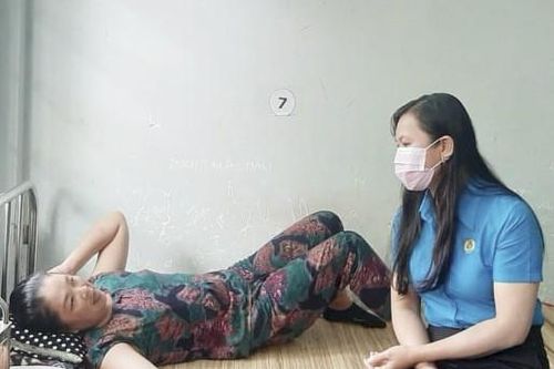 Liên đoàn Lao động tỉnh Trà Vinh thăm hỏi công nhân ngộ độc thực phẩm
