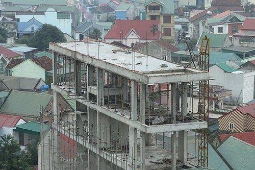 Nhà giữa lòng thành phố 'mọc' thêm 2 tầng mới bị phát hiện