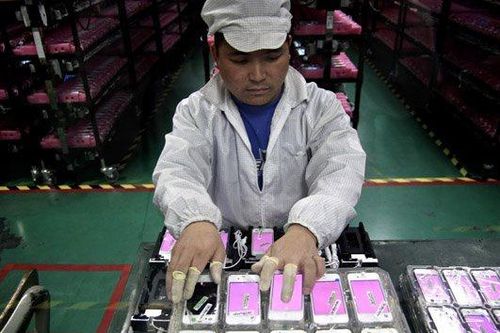 Dây chuyền sản xuất iPhone đời đầu