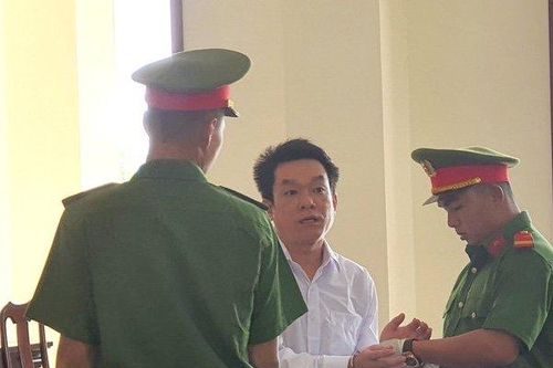 Lãnh án tù vì đâm bảo vệ tử vong