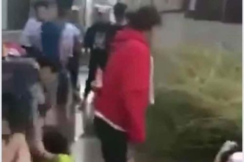Hai nữ sinh bị đánh dã man ở Đồng Nai: Mâu thuẫn từ nhìn đểu và chạy xe nẹt pô