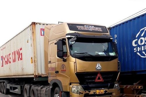 Hải Dương: Container tông xe đạp, hai bà cháu thương vong