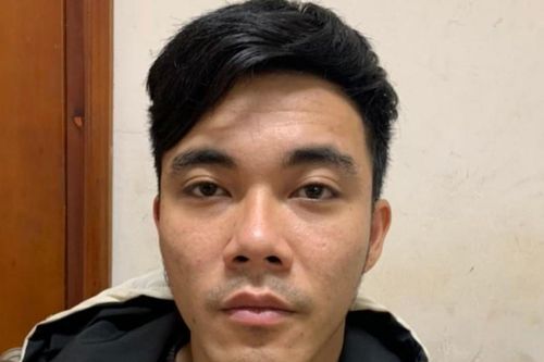 Hà Nội: Nam thanh niên 9X mang cục đá đe dọa nữ nhân viên bán hàng để cướp tài sản
