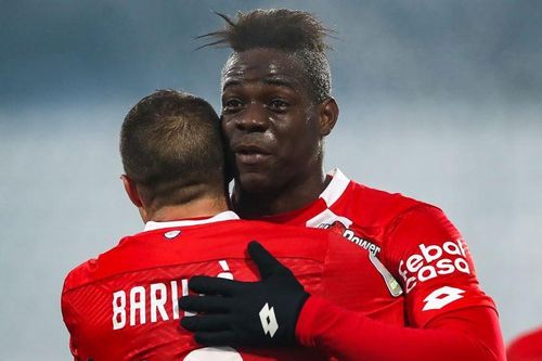 Balotelli chỉ cần 4 phút để ghi bàn cho CLB mới