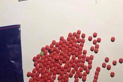 Mật phục, bắt giữ con nghiện nhiễm HIV mang hồng phiến đi tiêu thụ