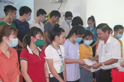 Bình Dương thưởng Tết Nguyên đán cao nhất gần 500 triệu đồng