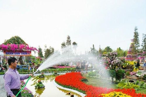 Độc đáo hàng nghìn chậu hoa kết thành bản đồ Việt Nam