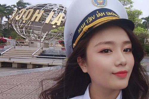 Nữ sinh viên Hàng hải được ví như 'thiên thần học đường'