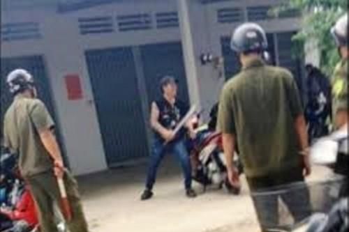Điều tra vụ Công an xã bị đâm trọng thương khi can ngăn người dân chém nhau