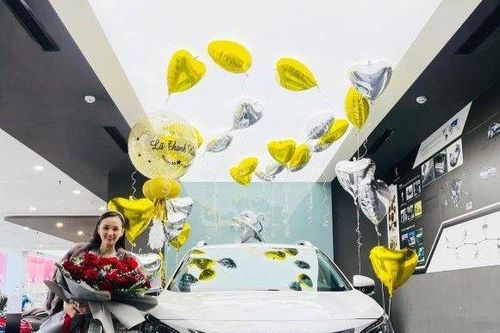 Tậu xế hộp tiền tỷ, Lã Thanh Huyền chứng tỏ đẳng cấp 'vợ đại gia'