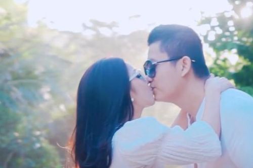 Clip người phụ nữ xinh đẹp lần đầu 'làm chuyện ấy' và cái kết bất ngờ