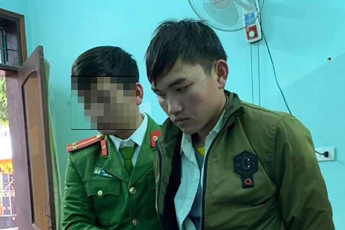 Bắt giữ người Mông giấu 2 bánh heroin trong áo, bán lấy tiền tiêu Tết