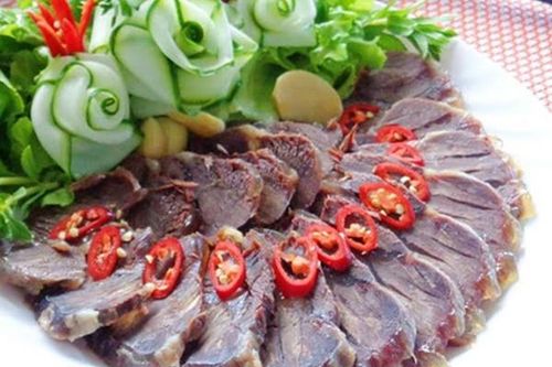 Bắp bò rim lạ miệng, bắt mắt nhờ 4 bước dễ làm