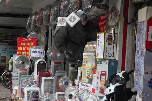 Thị trường thiết bị sưởi ấm 'hốt bạc' khi miền Bắc rét đậm kéo dài