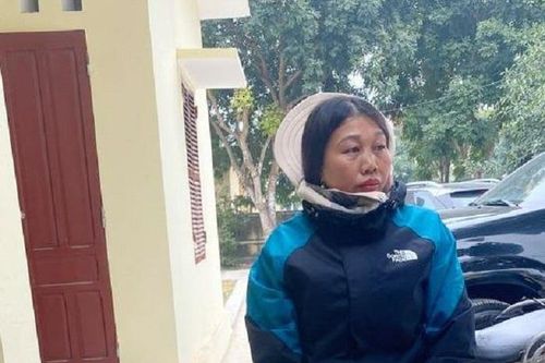 Bắt giữ người phụ nữ dùng xe máy vận chuyển 100 thỏi thuốc nổ đi tiêu thụ