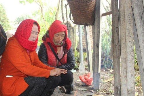 Buốt lạnh ở 'đỉnh trời', người dân khốn khổ chống rét