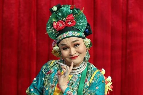 Xuân Hinh, Hoài Linh và những danh hài Việt đi lên từ tuổi thơ cơ cực