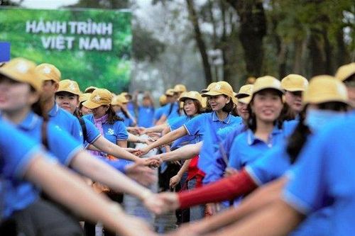 Trồng 2.500 cây gỗ bản địa đầu tiên tại Khu bảo tồn Phong Điền