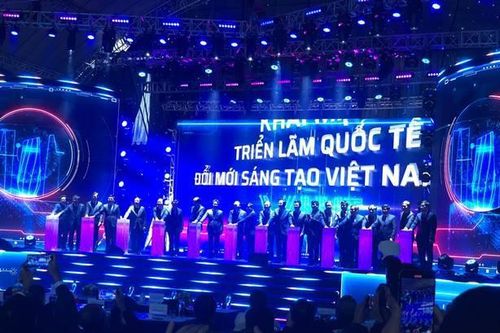Thủ tướng Nguyễn Xuân Phúc: 'Không đổi mới sáng tạo, chúng ta sẽ bị mắc kẹt'