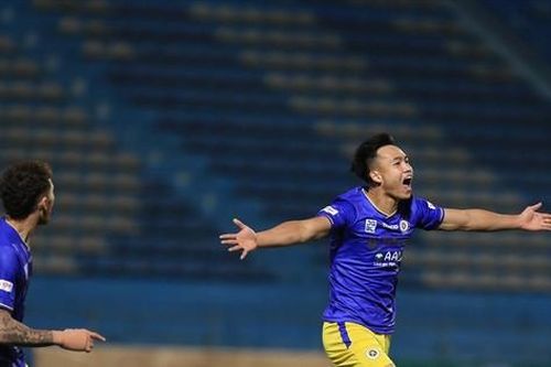 Chuyên gia nói gì về tình huống bóng chạm tay của Bùi Hoàng Việt Anh?