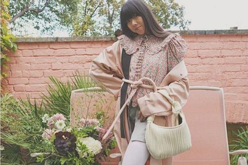Xu hướng cổ áo bản lớn dự đoán sẽ lên ngôi mùa Xuân - Hè này, mặc nó thế nào để đẹp nhất?