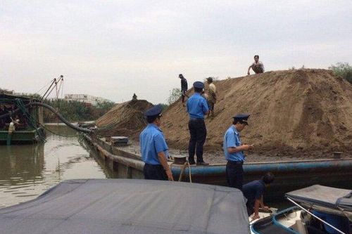 Đề nghị xử lý 57 bến thủy hoạt động không phép tại TP.HCM