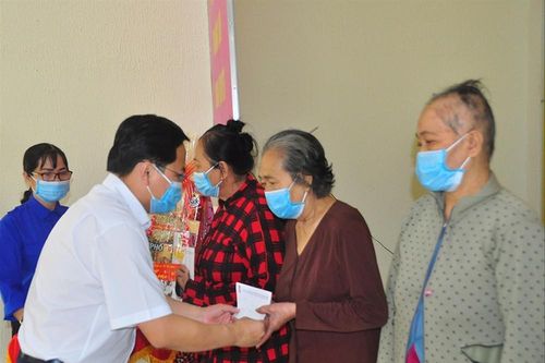 T.Ư Đoàn trao gần 1 tỷ đồng cho người dân đón Tết