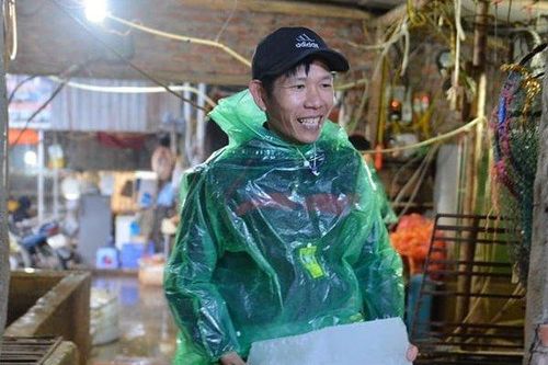 Những đôi tay trần bê đá và ngâm trong nước giữa trời rét dưới 10 độ