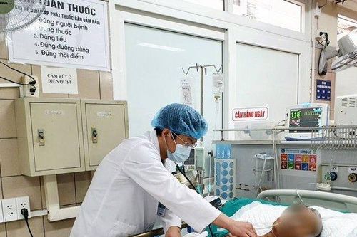 Uống nhầm tinh dầu quế, cụ ông 70 tuổi bị ngộ độc nặng