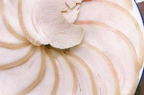 Thêm vài giọt này thịt lợn luộc thơm lừng, trắng mềm còn dễ thái