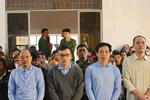Hoãn xét xử vụ nhiều cán bộ 'bắt tay' với dân nghèo tại dự án nghìn tỷ