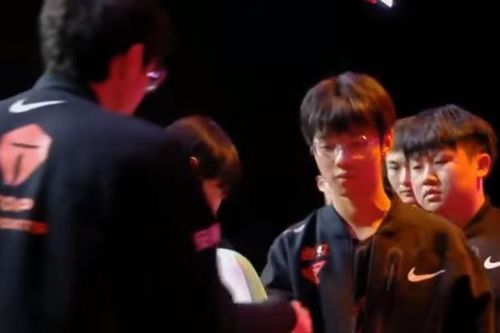 Nhà đương kim vô địch LPL thua liên tiếp, vấn đề của TES?