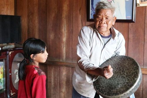 Đội chiêng nơi chân núi R'Chai