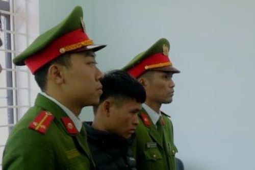Quen trên đường rồi yêu đương, làm chuyện 'người lớn' với bé gái 14 tuổi