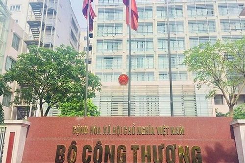 Bộ Công Thương đình chỉ công tác công chức vi phạm