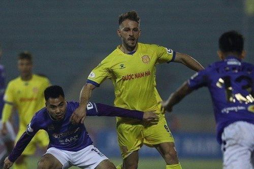 Tố Nam Định chơi xấu, HLV Hà Nội FC đang bào chữa cho thất bại?